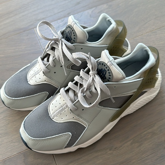 Nike Hurache - Picture 2 of 6